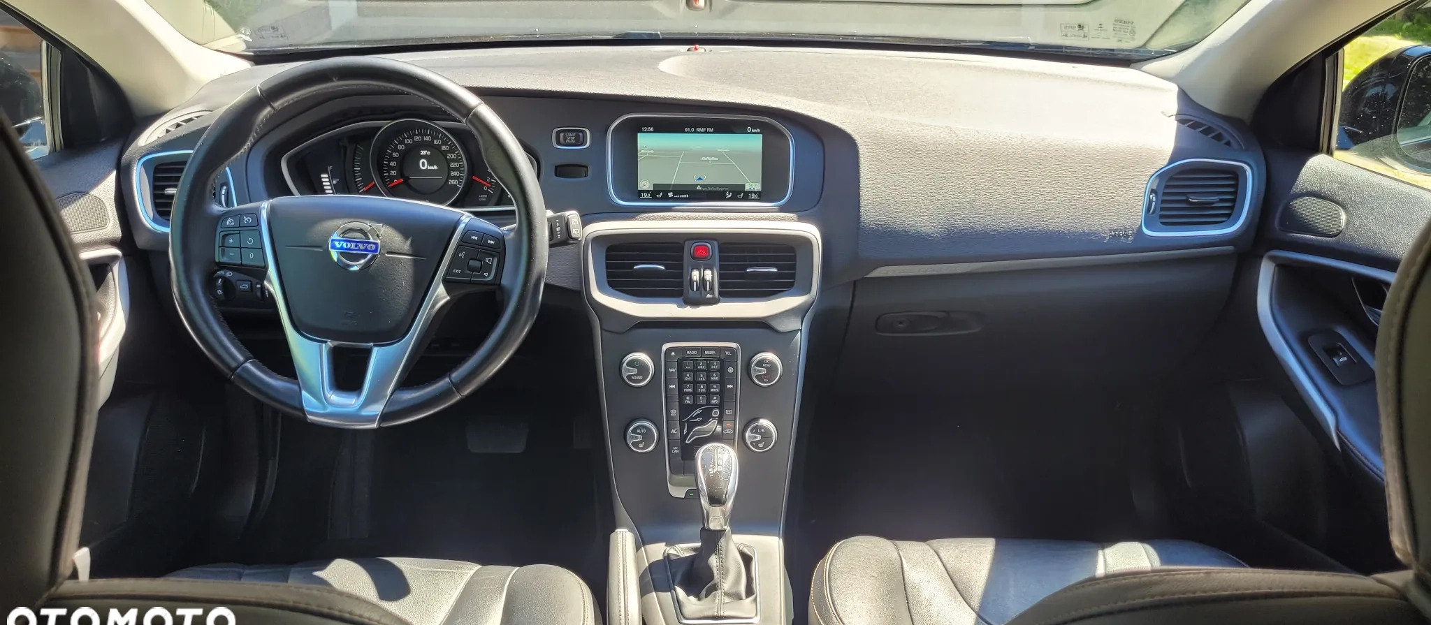 Volvo V40 cena 64900 przebieg: 109000, rok produkcji 2016 z Garwolin małe 211